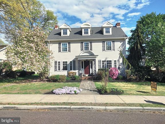 2nd image of 318 Rosedale Dr