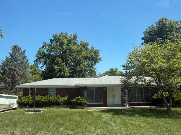 901 Cadora Dr, Saint Louis, MO 63137