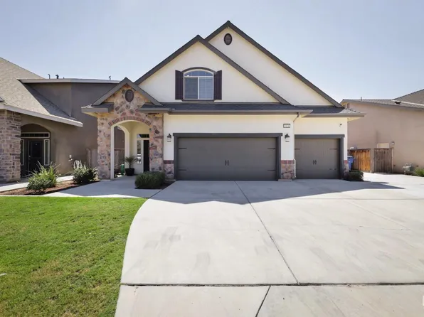 9121 Red Pine Dr, Shafter, CA 93263