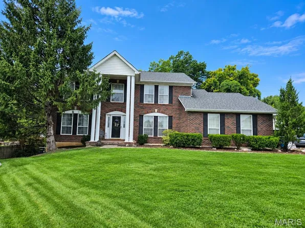 14 Ludwigs Oak Ct, Saint Charles, MO 63303