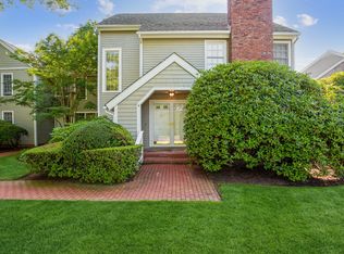 425 Hampton Rd APT 6, Southampton, NY 11968