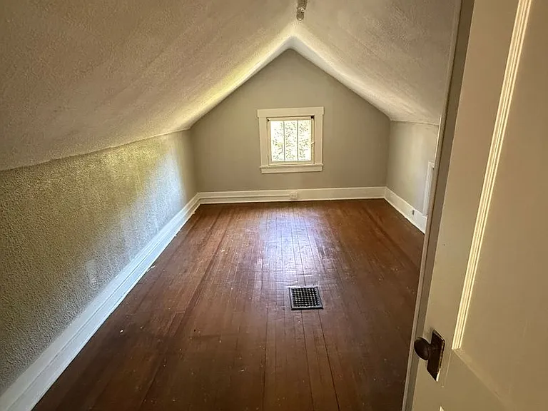 227 Crandall Ave — Photo 14