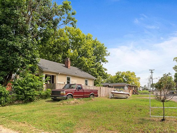 2nd image of 2437 Batavia St