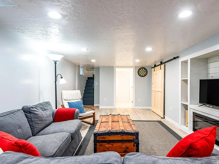 2354 Taylor Ave — Photo 19