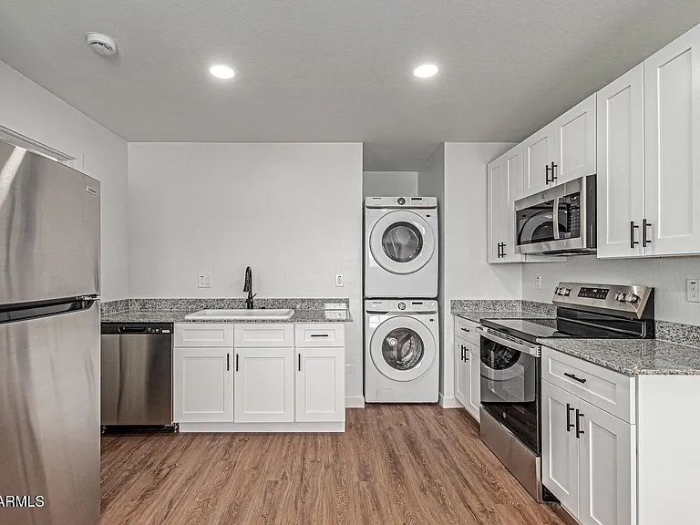 341 S Mountain Rd #4 — Photo 2