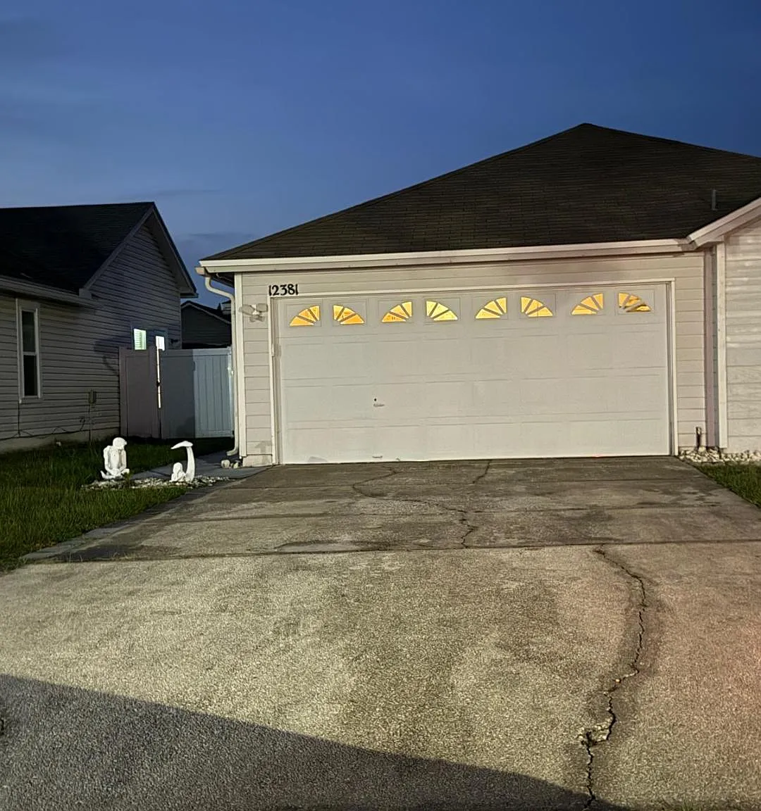 3 bed, 1250 sqft, $2,100 — Photo 2
