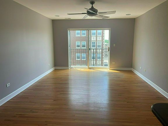 2nd image of 6953 N Greenview Ave #503