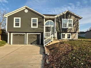 405 S Monroe St, Raymore, MO 64083