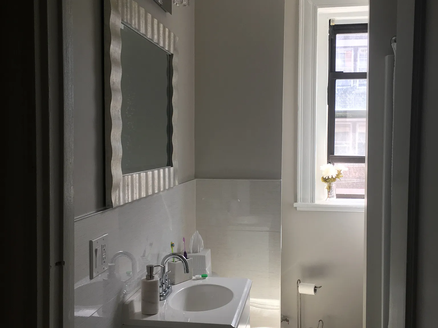 100 Linden St — Photo 3
