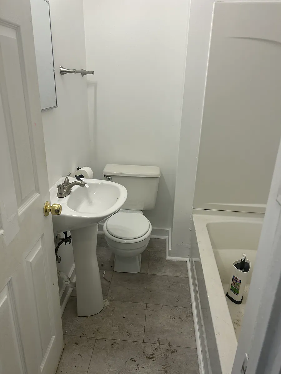 Building Photo - 10 Elsmere Blvd #B