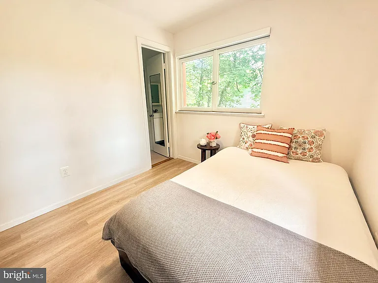 6819 Selkirk Dr — Photo 33