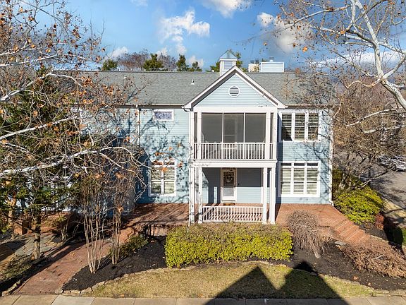 2nd image of 789 Harbor Isle Cir E