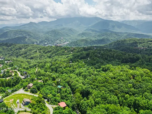 Twin Oaks Rd #39, Gatlinburg, TN 37738