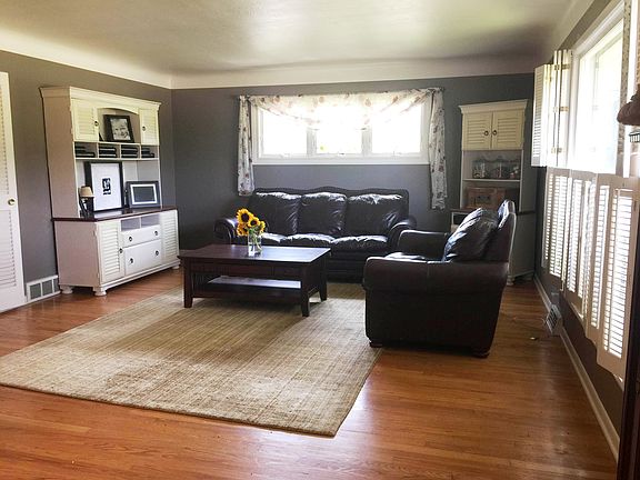 2nd image of 6572 Gates Mills Blvd.