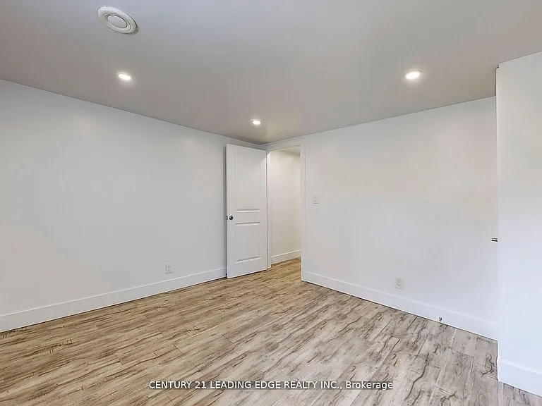70 Wexford Blvd #BASEMENT — Photo 21