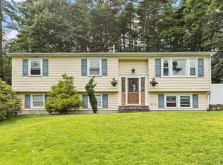 5 Capricorn Ln, Townsend, MA 01469