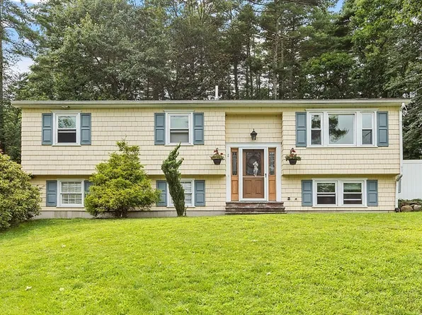 5 Capricorn Ln, Townsend, MA 01469