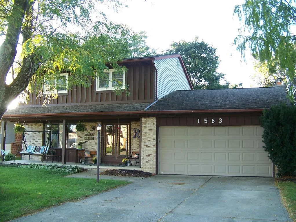 1563 Valley Crest Dr photo 1