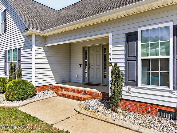 3rd image of 102 Clayside Drive