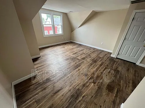 562 Summer St #3 Photo 1