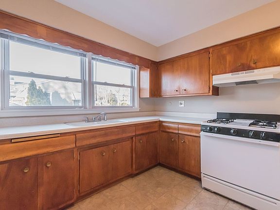 5th image of 1800 N Taft Ave APT 1C