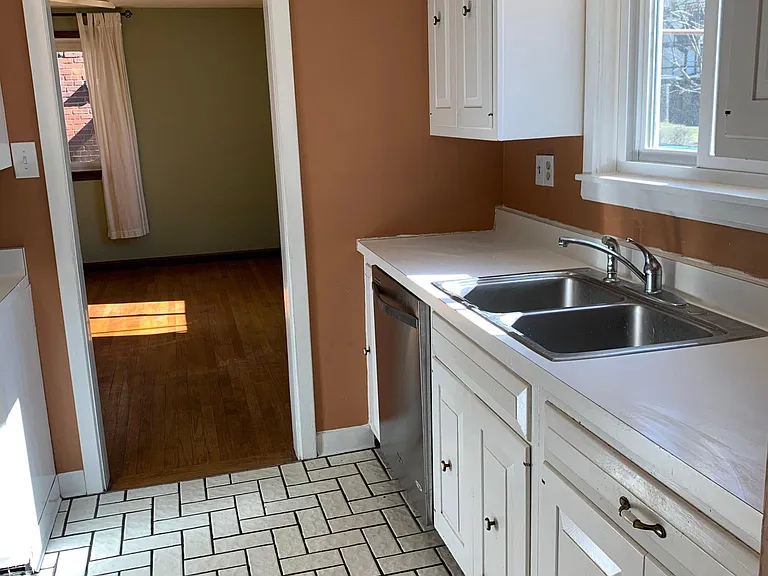 5932 Elgin St — Photo 6