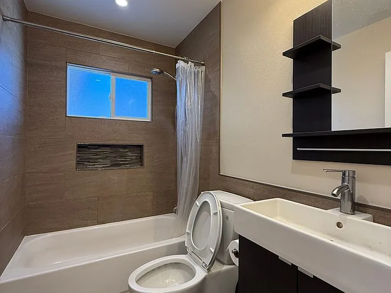2360 Fordham Dr — Photo 13