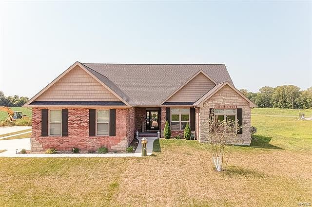1st image of 700 Daniel Dr