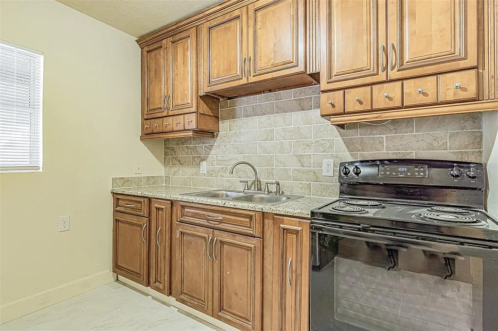 2 bed, 2.0 bath, 800 sqft, $1,695 — Photo 3