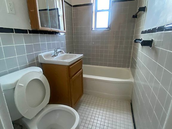 5th image of 139-21 85th Dr #2W