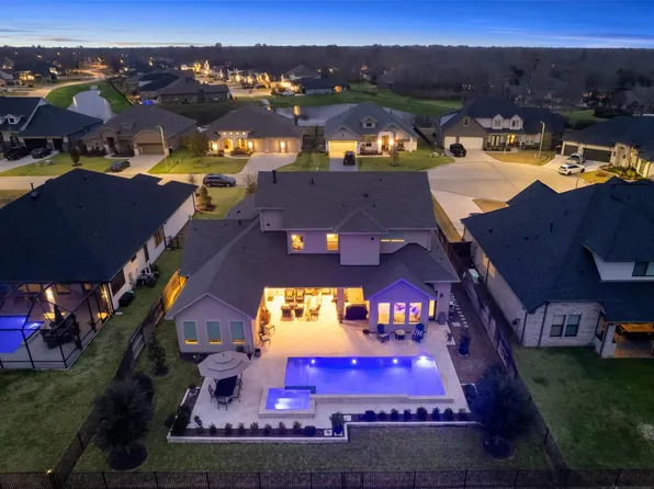 3211 Whispering Pecans Dr, Weston Lakes, TX 77441