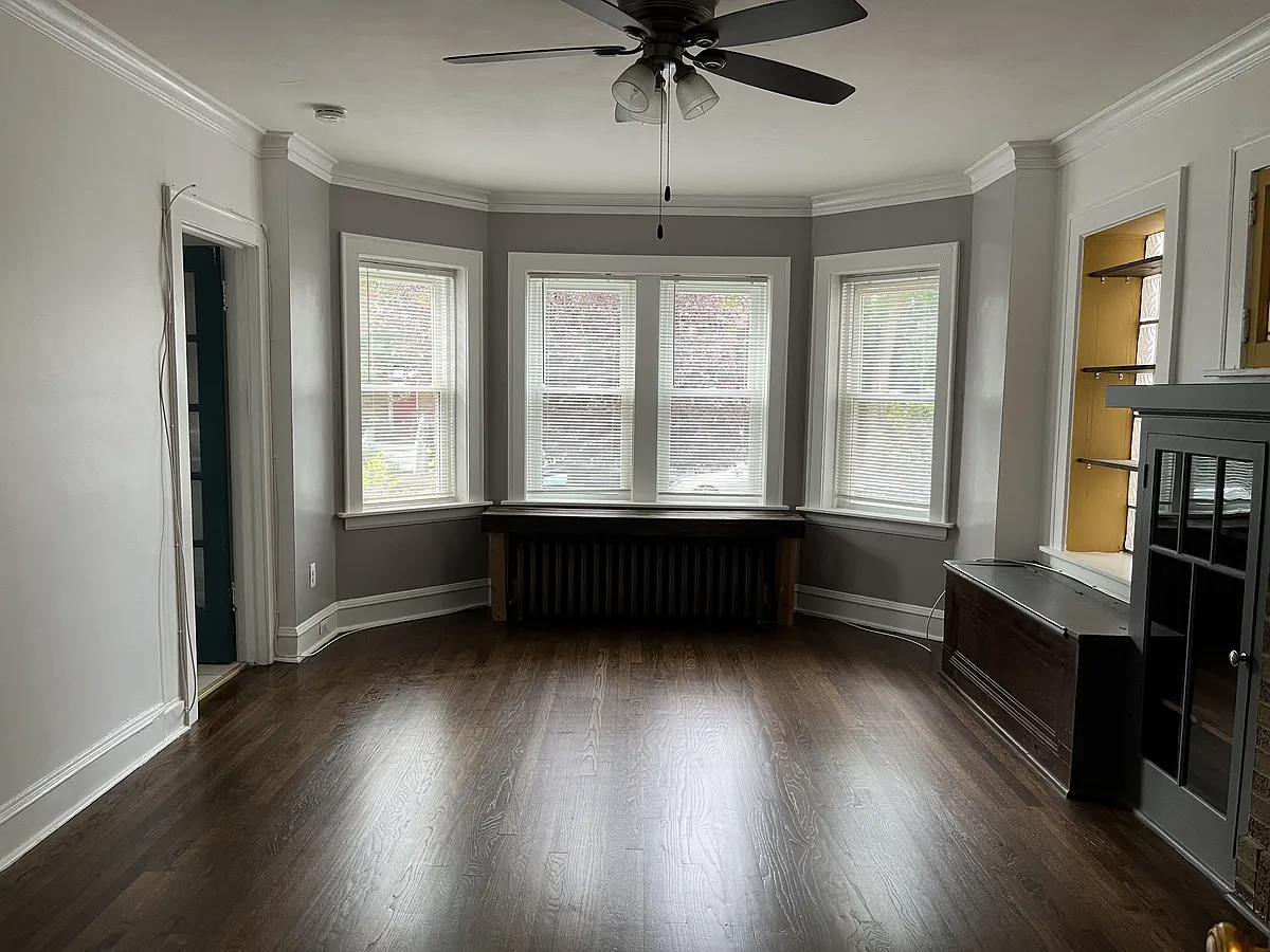 Building Photo - 2821 W Fletcher St #1F