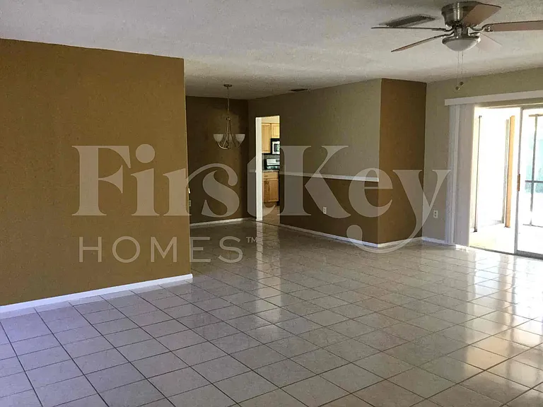 8801 N Bermuda Dr — Photo 2