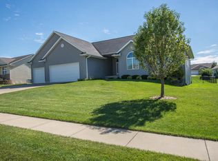 450 Erusha Dr NE, Walford, IA 52351