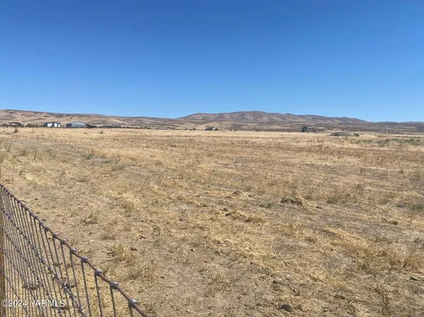 Nna Mieras Rd, Yakima, WA 98901