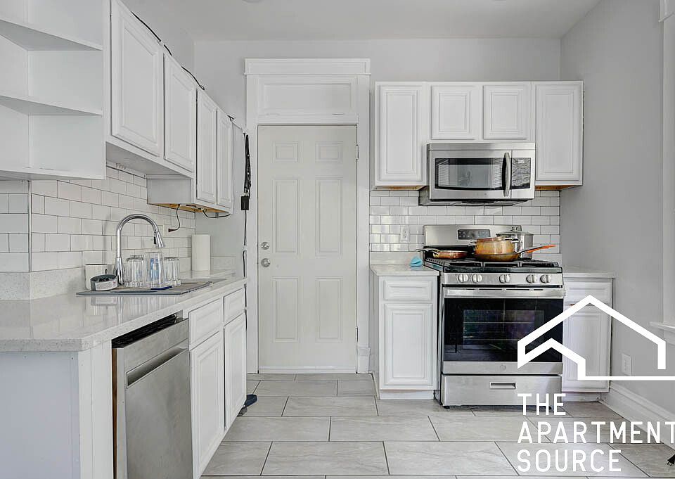 1st image of 4301 W Wrightwood Ave #1