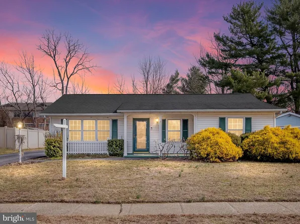 7 Brookbend Dr, Newark, DE 19713