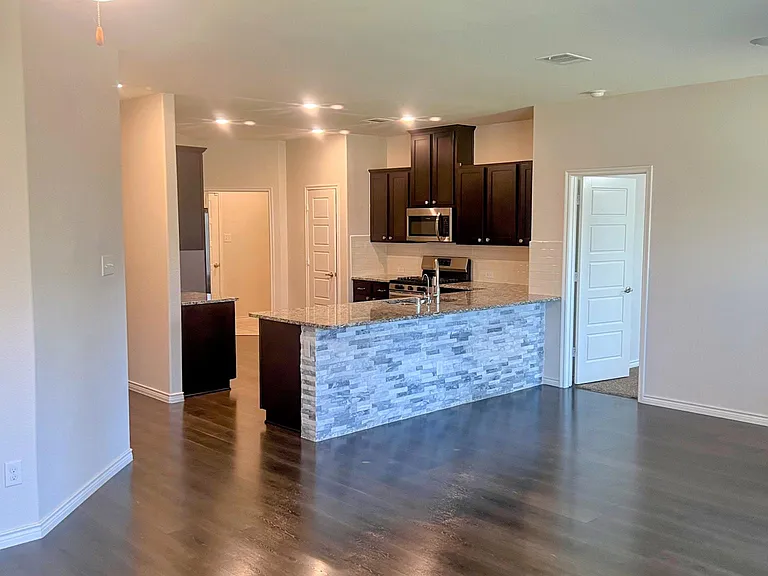 6409 Crownmere Dr — Photo 5