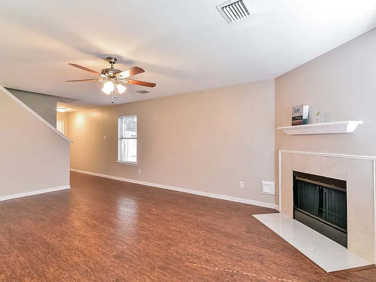 9010 Walworth Dr — Photo 2