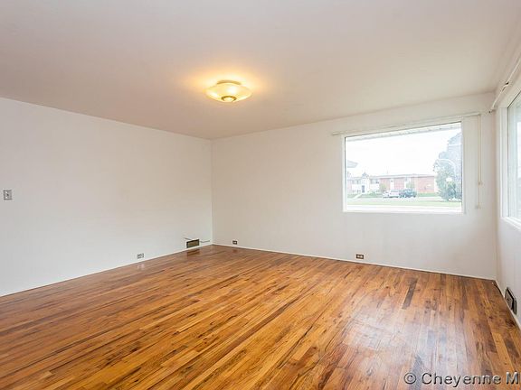 4th image of 209 E 5th St
