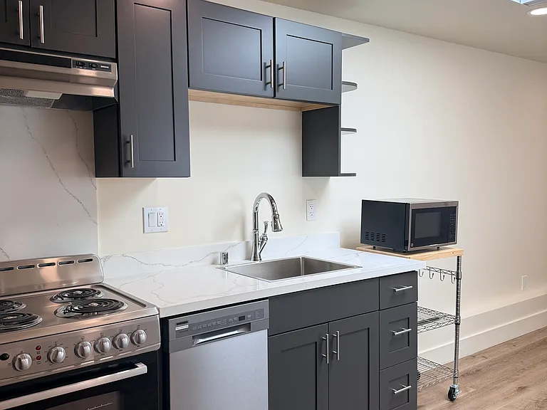 1321 Pine St — Photo 5