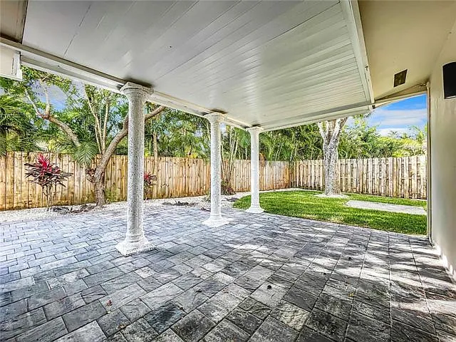 2836 NW 11th Ave — Photo 4