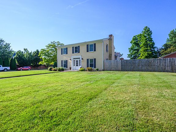 3rd image of 1838 Fieldcrest Dr