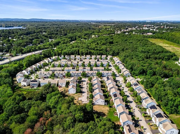 9 Skyhawk Cir, Weymouth, MA 02190