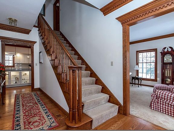 3rd image of 7568 Greenthorn Dr