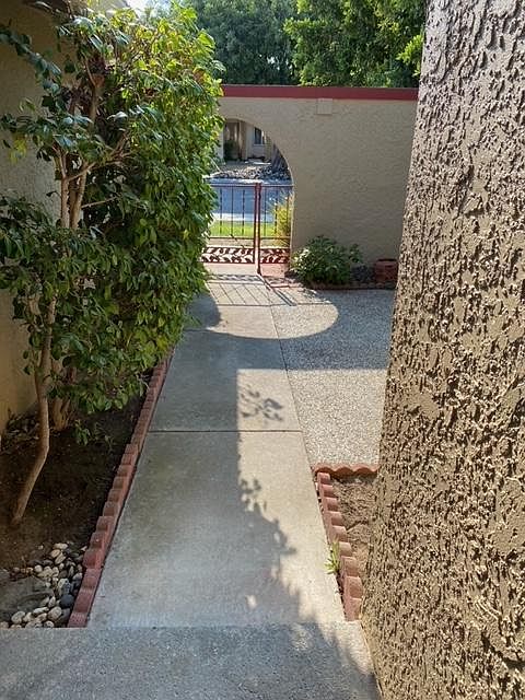 Court yard with private gate