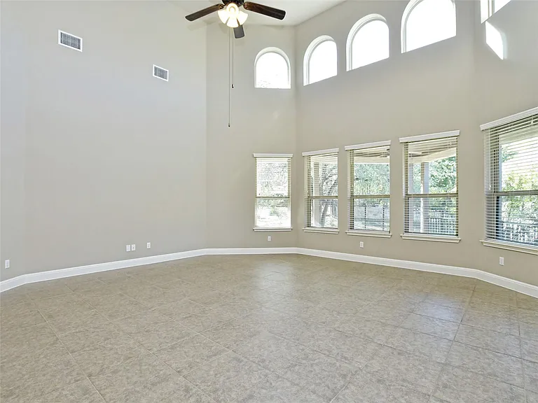 15205 Joseph Dr — Photo 7