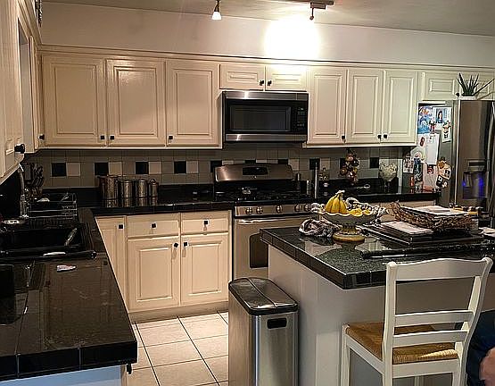 4th image of 2224 Wild Oak Cres