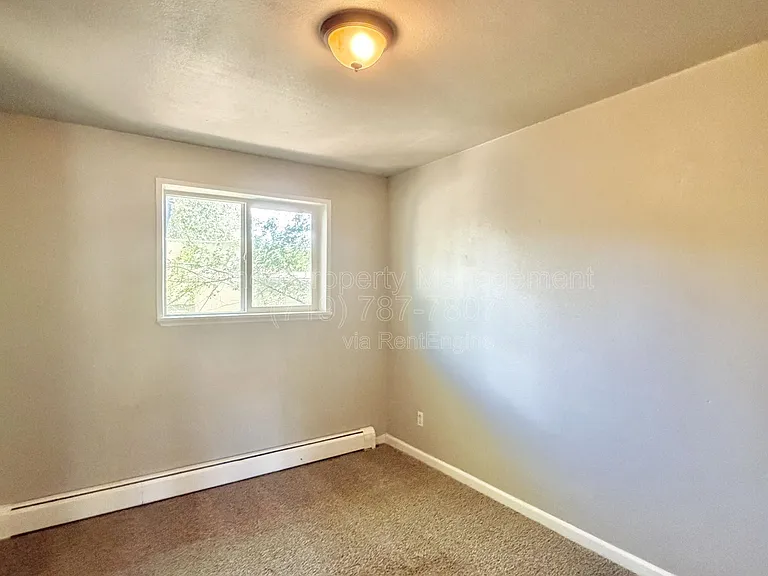 2528 Tremont St — Photo 11