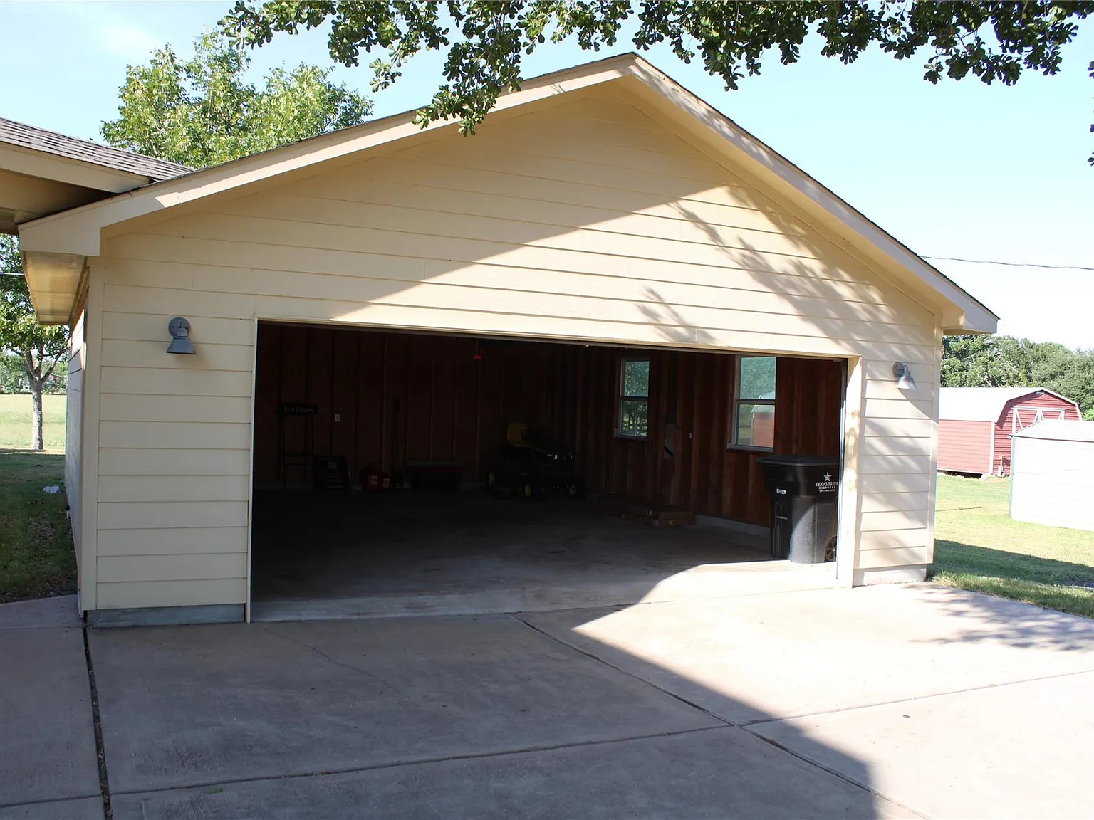 3 bed, 2.5 bath, 2615 sqft, $3,150 — Photo 4